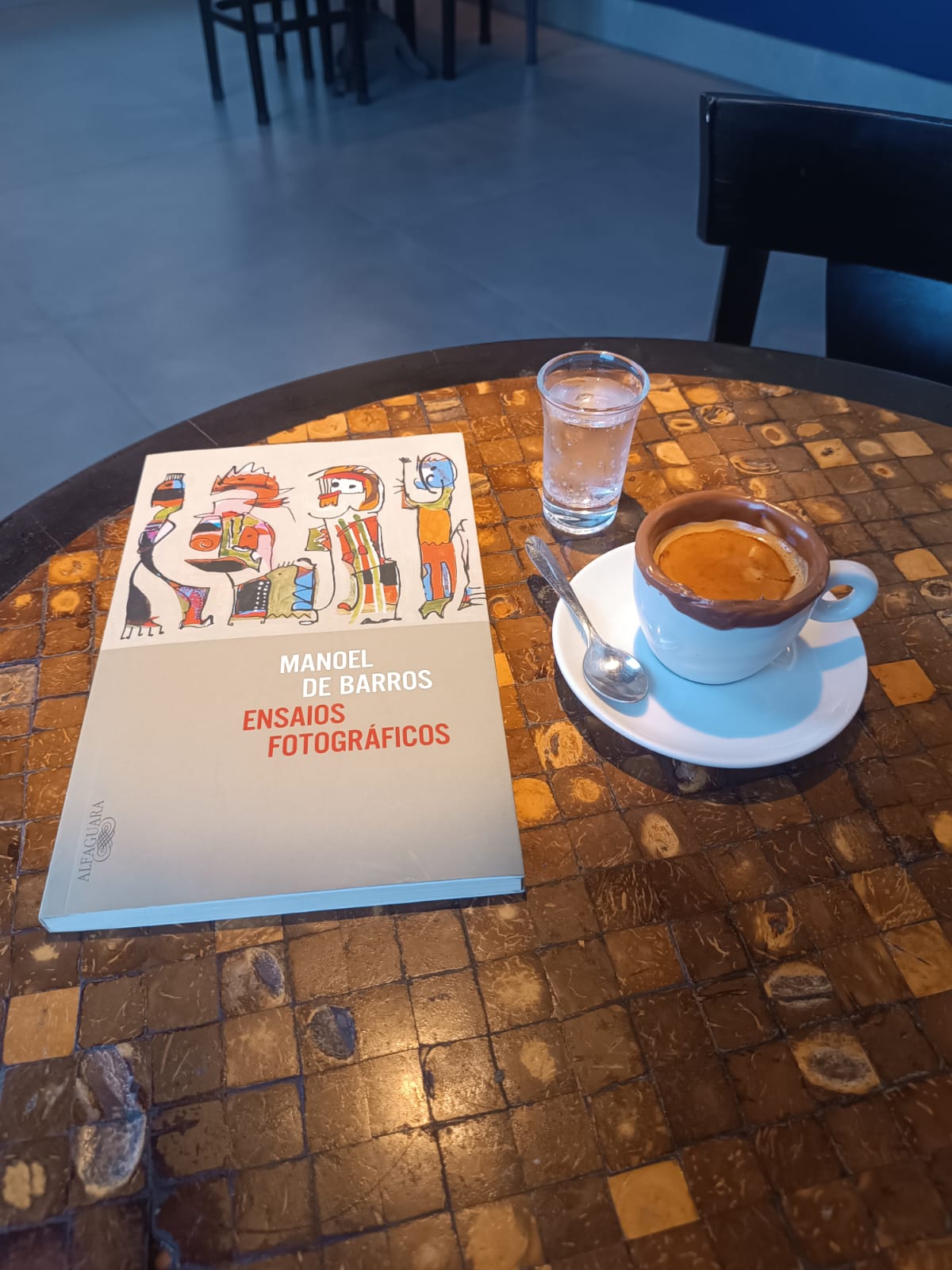 Café servido na Ráfia